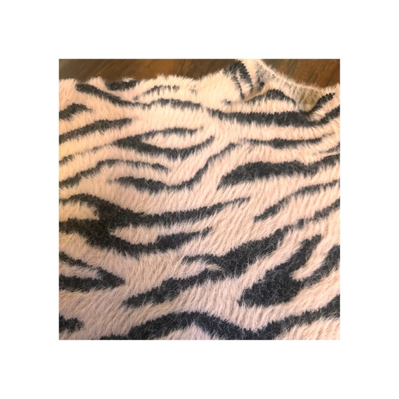 Sussan Oversized Fuzzy Animal Print Sweater - Picture 3 of 7